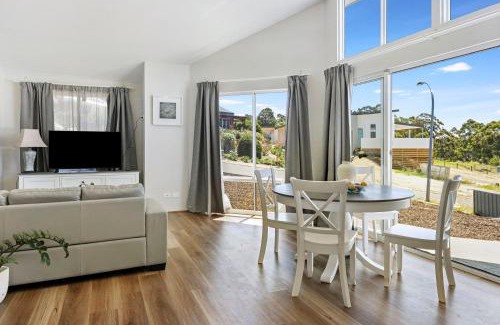 Nannup House | Hill View Cottages - Sail A