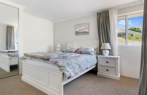 Nannup House | Hill View Cottages - Sail A
