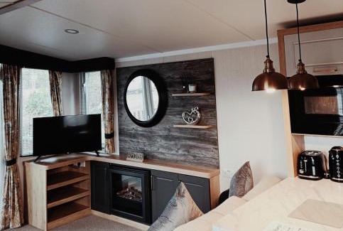 Lochmaben House | Hillingworth's Hot Tub Retreat - Lochmaben