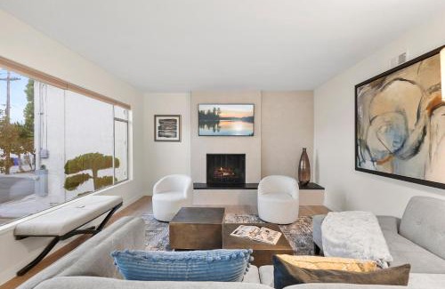 Middletown House | Hills Hideaway by CoastVH - Luxury Midtown 3br