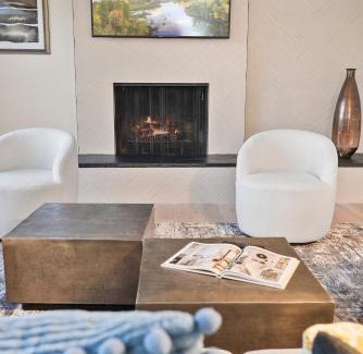 Middletown House | Hills Hideaway by CoastVH - Luxury Midtown 3br