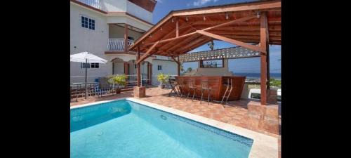 IronShore Estates Apartment | Hills Royale Villa -Ironshore Montego Bay