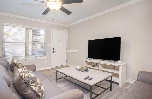 Bayview Apartment | Hillside Cove - Plank Suite