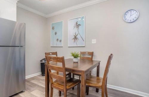 Bayview Apartment | Hillside Cove - Plank Suite