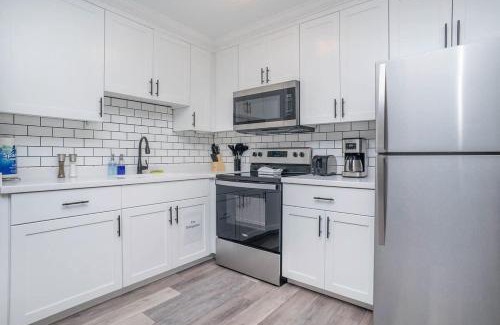 Bayview Apartment | Hillside Cove - Plank Suite