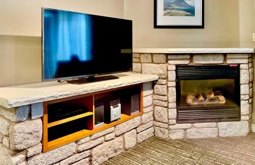 Oro-Medonte Apartment | Hillside Haven: Carriage Club Resort Retreat