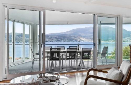 Howrah House | Hillside Hideaway Sleeps 10 Stunning Views