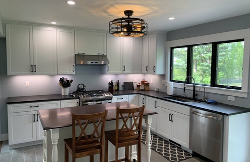 Damascus House | Hilltop Getaway with a Saltwater Heated PoolnSleeps 12 ~ 5 Bedroom, 2 Bath