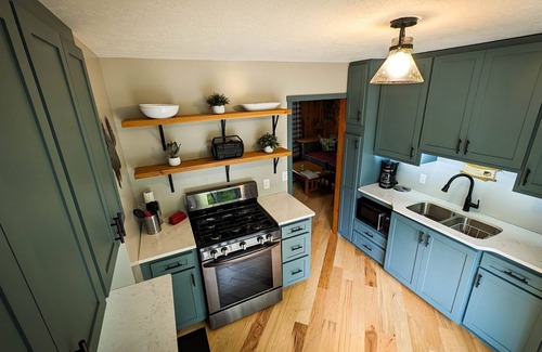 Hayward Cabin | Hilltop Hideaway- Cozy Updated Waterfront Retreat on Tiger Cat Chain of Lakes