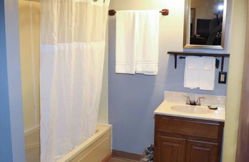 International Falls Cabin | Hilltop Lodge Standard Double - Room 108