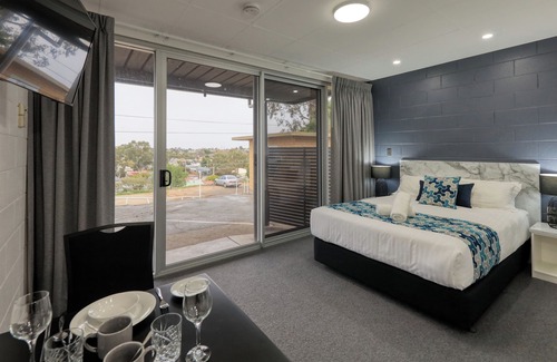 Broken Hill Hotel | Hilltop Motel
