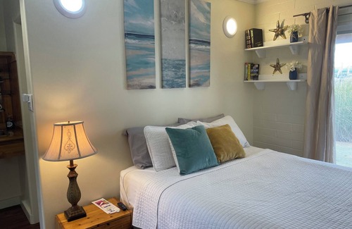 Apple Valley Hotel | Hilltop Tavern and Inn