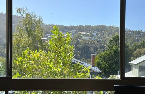 South Hobart House | Hillview House close to CBD