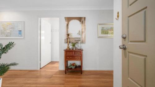 Coffs Harbour House | Hillview - Pet Friendly, Telsa Charger, Sleeps 6