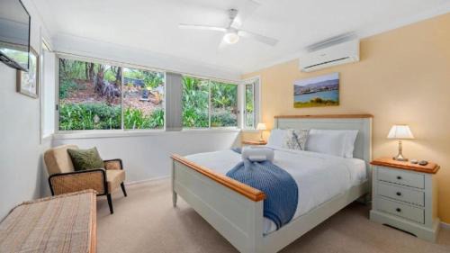 Coffs Harbour House | Hillview - Pet Friendly, Telsa Charger, Sleeps 6