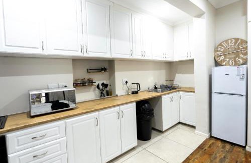 Hilton Apartment | Hilton Avenue Retreat