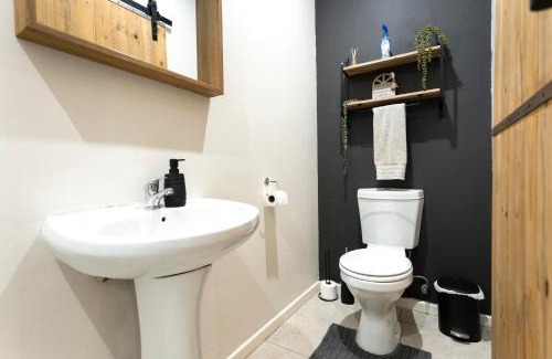 Hilton Apartment | Hilton Avenue Retreat