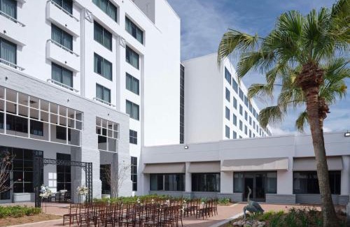 Kenner - Louis Armstrong International Airport Hotel | Hilton New Orleans Airport