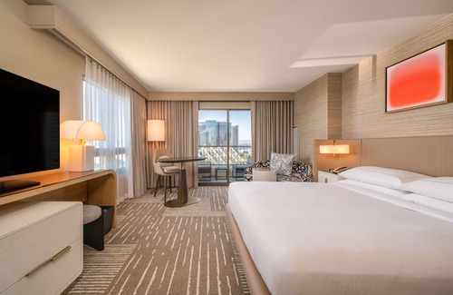 Pacific Terrace Hotel | Hilton San Diego Gaslamp Quarter