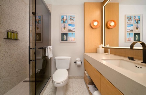 Pacific Terrace Hotel | Hilton San Diego Gaslamp Quarter