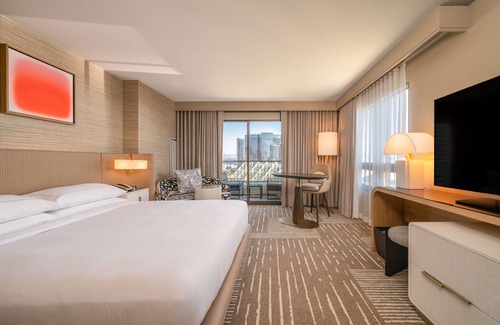 Pacific Terrace Hotel | Hilton San Diego Gaslamp Quarter