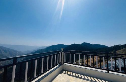 Shimla Hotel | Himalayan Valley View Resort - Rooms with Balcony and mountain view - Peacefull place - Private Parking - Easy Access