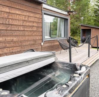 Jamsa House | Himosranta Suite A - Private Suite with Hot Tub & Lake Views