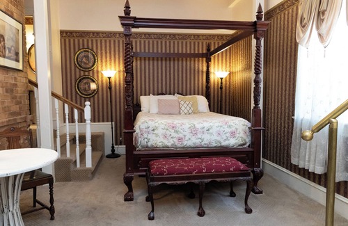 Central Business District House | Hines Mansion