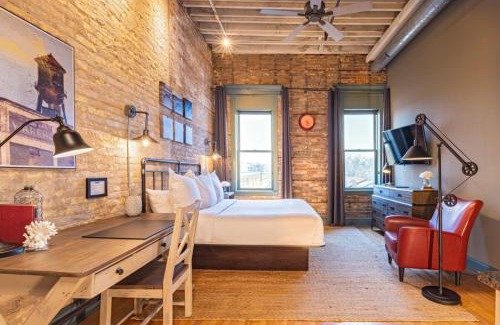 West Dundee Apartment | Hip Urban Loft - Small Town Charm - 124 LOFTS #4