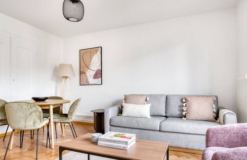 Wipkingen Apartment | Hip Wipkingen 3.5 Room w/ Storage & W/D, 2 mins to Market, by Blueground