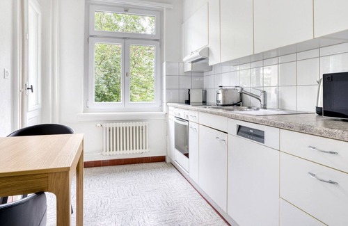 Wipkingen Apartment | Hip Wipkingen 3.5 Room w/ Storage & W/D, 2 mins to Market, by Blueground