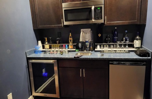 Powder Springs Apartment | Hiram HideawaynKing Bed, Pool, Hot Tub, Pool Table and Basketball court