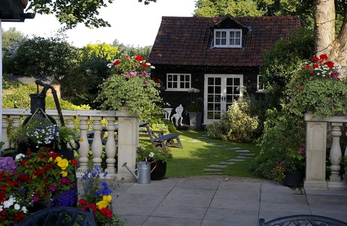 Chipping Ongar House | Hire your own pub exclusively for 12 guests in the ultimate luxury lock in!