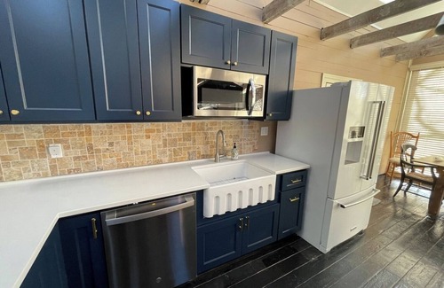 Apex House | Historic 4BR Retreat with Stunning Scenic Views