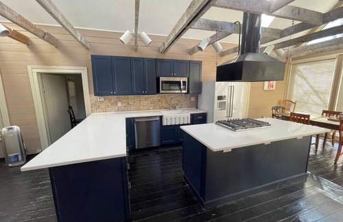 Apex House | Historic 4BR Retreat with Stunning Scenic Views