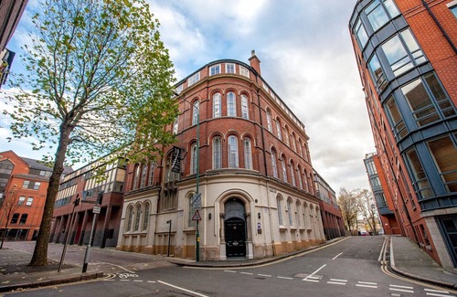 Nottingham City Centre Apartment | Historic Building Large Central 2 Bedroom Apartment Sleeps 6