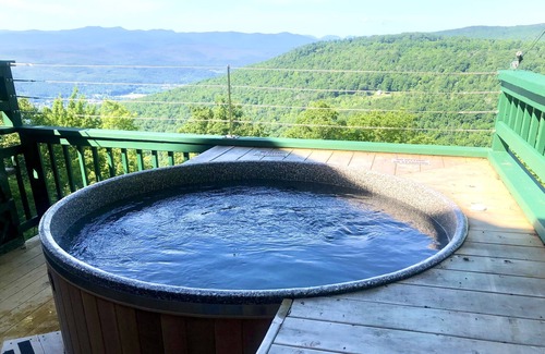 Thompson Ridge House | Historic Catskills Cottage w/Cedar Hot Tub On Top Of The World