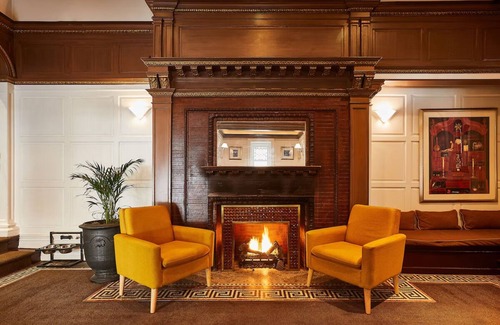 Gayborhood Hotel | Historic Charm in Boutique Hotel Room – Free Breakfast