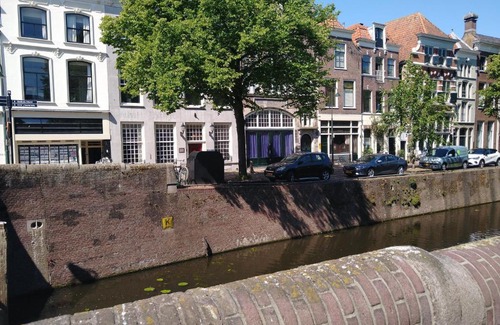 Gouda Apartment | historic city apartment with private parking