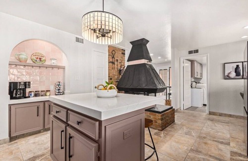 Shalimar House | Historic Desert Rose Estate|Pool & Sauna|Sleeps 12