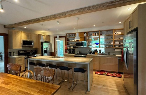 Pawlet House | Historic Farmhouse 300+acres. 1 Gbps internet