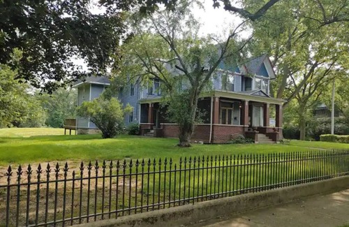 Ottawa House | Historic Home 15 min from Starved Rock - Selah House