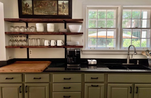 Upperville House | Historic house in Upperville! Wineries, equestrian events, great location!