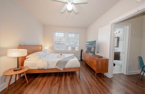 Hyde Park Apartment | Historic HP Studio with Fast Transit to UChicago & DT by Zen Rentals