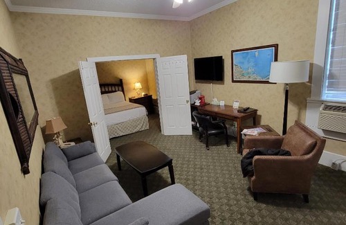 Port Clinton Apartment | Historic Island House CondoHotel-Suite3303 or Corner3306, Port Clinton