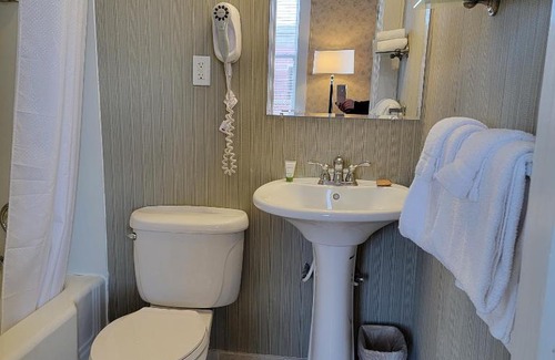 Port Clinton Apartment | Historic Island House CondoHotel-Suite3303 or Corner3306, Port Clinton