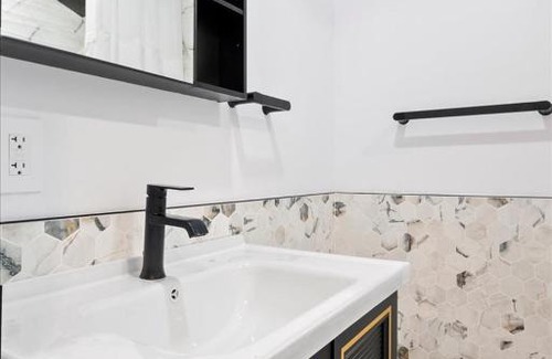 Pinewood Park House | Historic Mango House