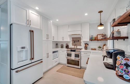 Olde Town House | Historic Old Town + Modern 4 BR Retreat + Fire Pit