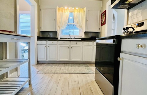 Parkside Cottage | Historic Parkside Cottage in Savannah