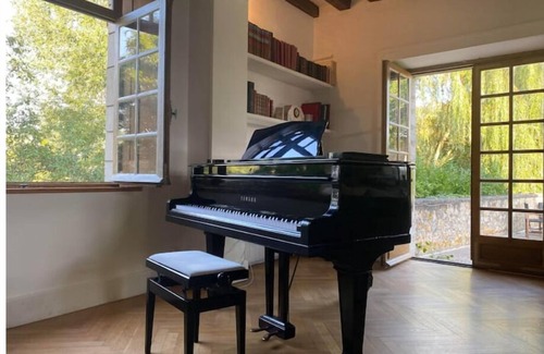 Marnay-sur-Seine House | Historic riverside house in Champagne region, 100km from Paris. 7bedrooms,garden
